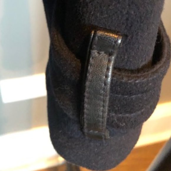 Great Wool Trenchcoat with Leather Accents - Picture 3 of 10